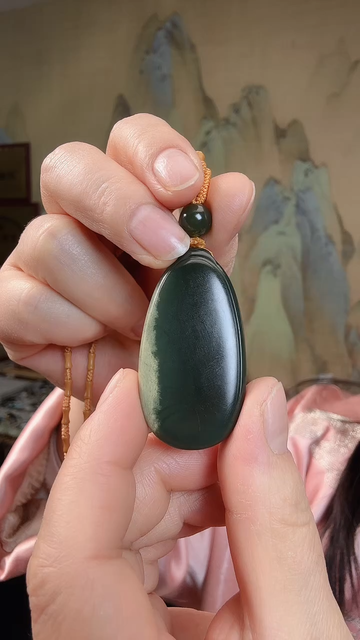 颈饰未镶嵌和田玉.