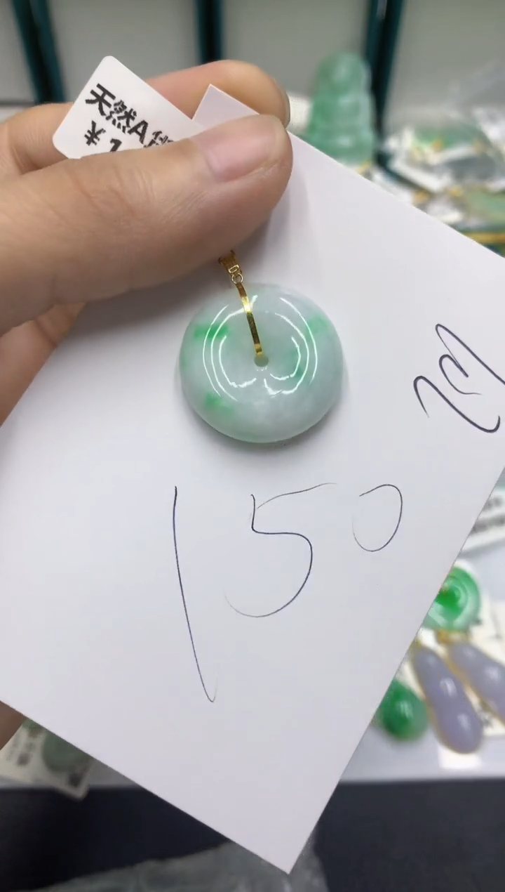 翡翠18K金镶嵌颈饰翡翠