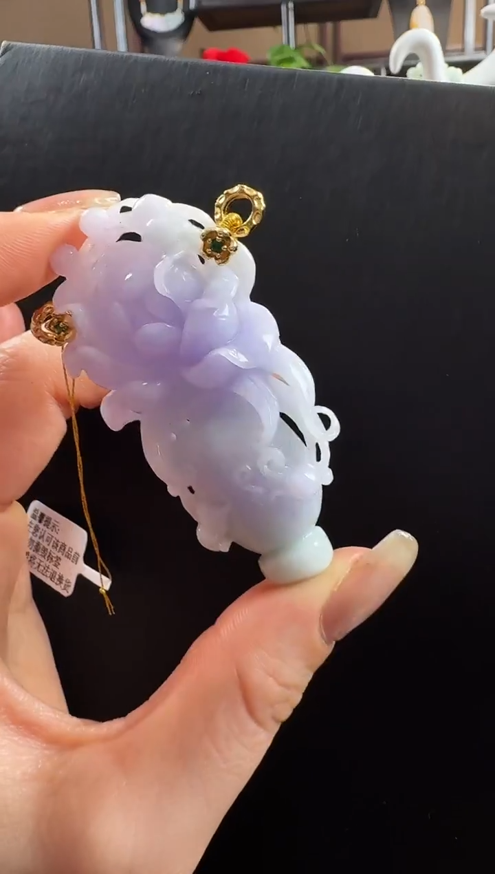 颈饰未镶嵌翡翠花瓶