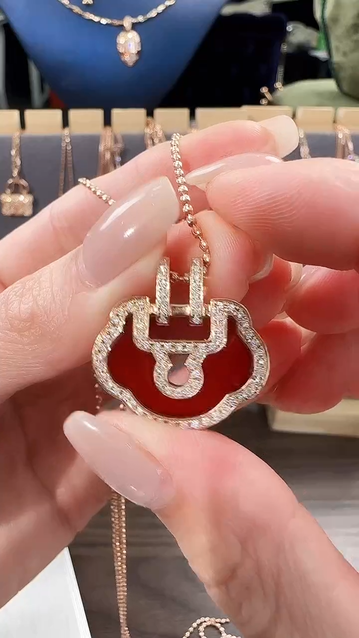 玛瑙/玉髓18K金镶嵌吊坠(不含链)18K金钻石如意吊坠