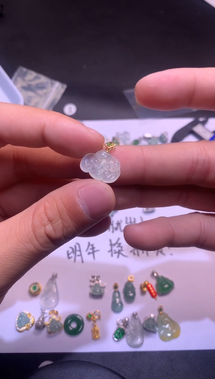 【闪购商品】翡翠吊坠(不含链)18K金镶嵌1