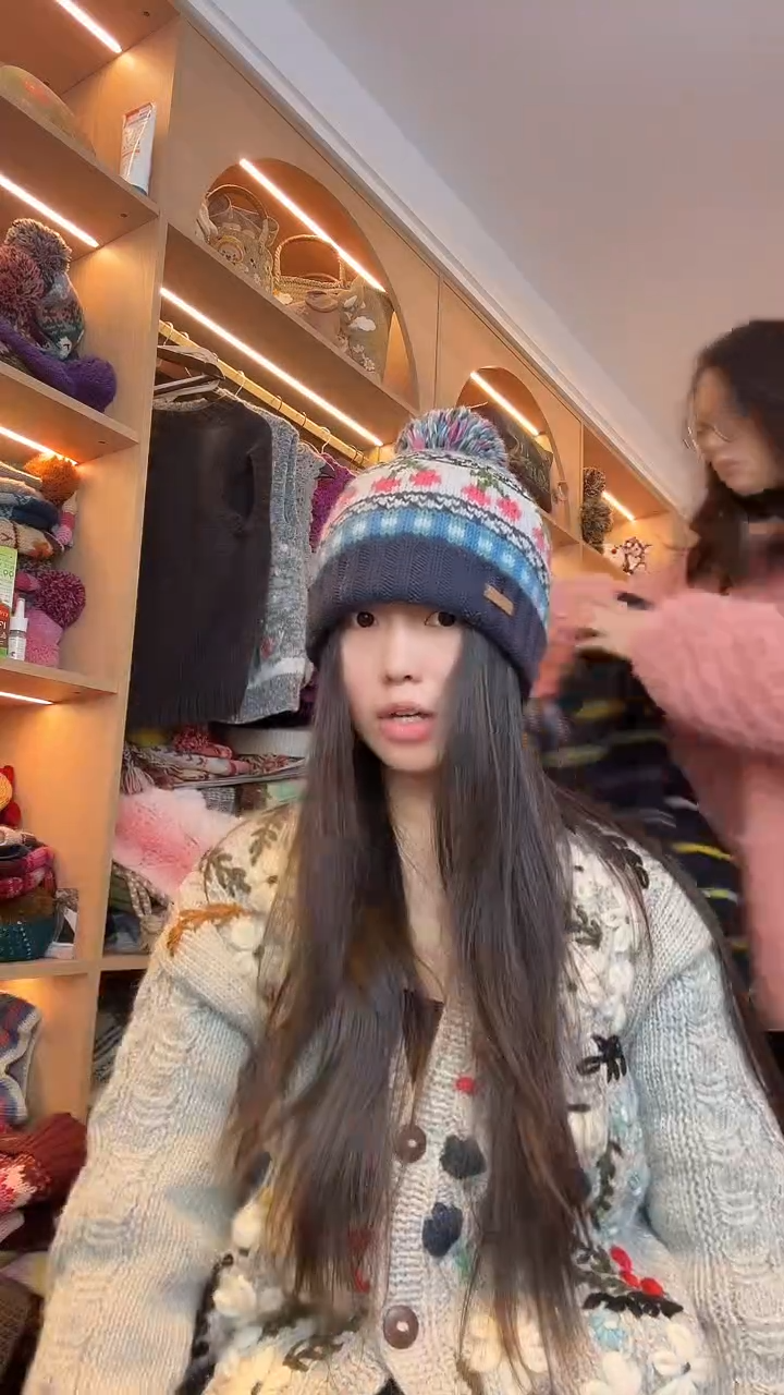 羊毛蓝色樱桃翻边帽