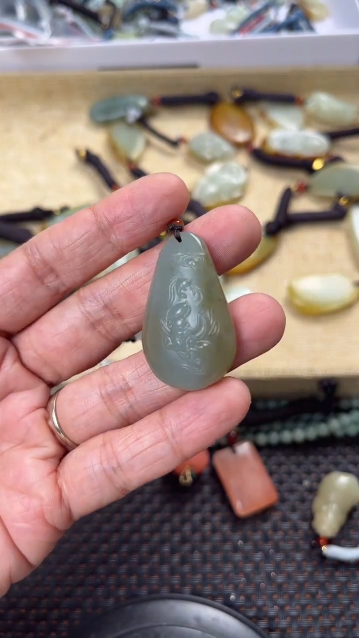 【闪购商品】和田玉颈饰未镶嵌多样性发货没有证书拍一发一有瑕