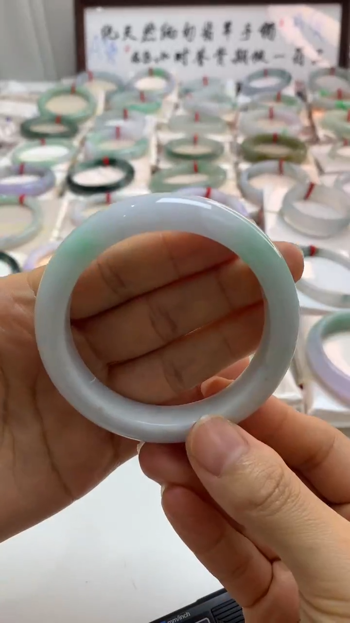 未镶嵌手镯翡翠56.8白底青