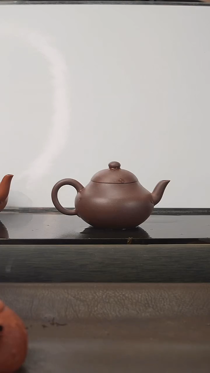 茶壶紫砂赏**茗100，紫泥，梨形，