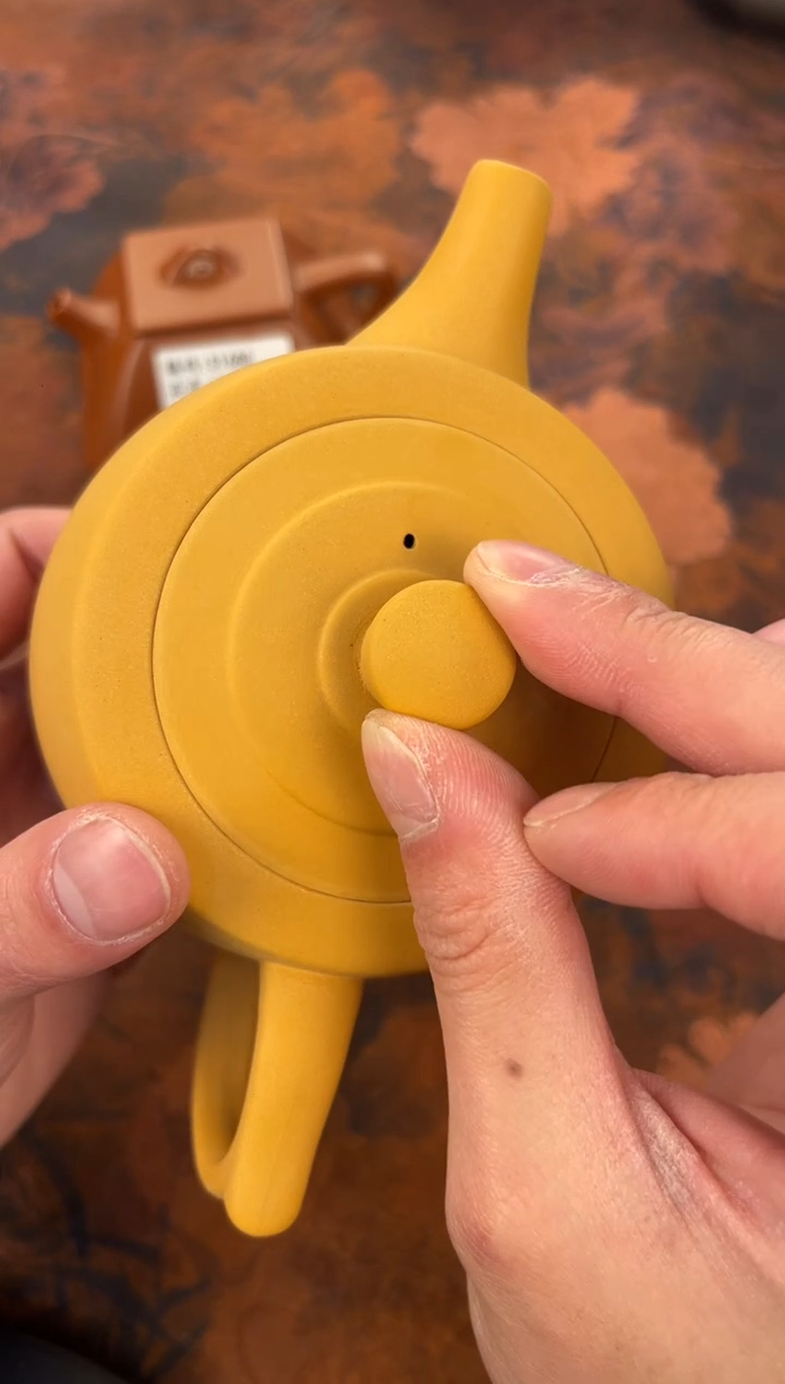 茶杯紫砂-素面黄段井栏壶 新