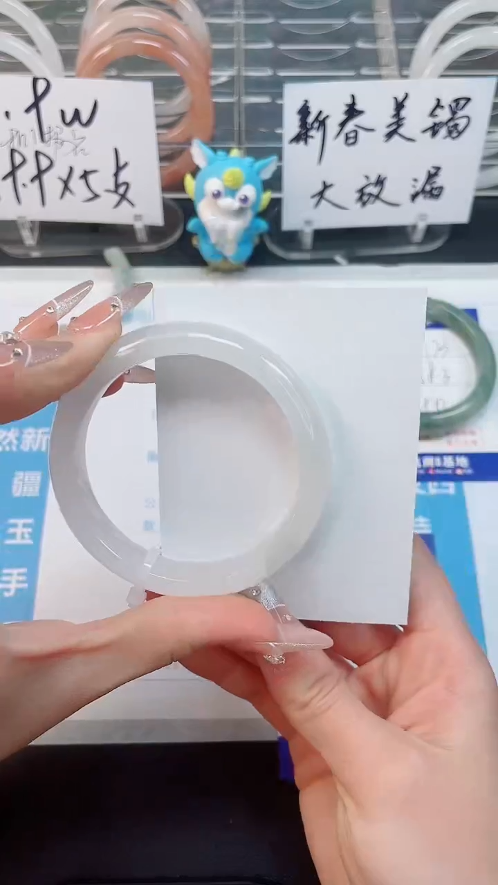 【闪购商品】石英质玉手镯未镶嵌174