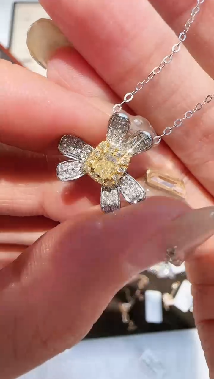 【闪购商品】钻石颈饰18K金镶嵌三叶草项链