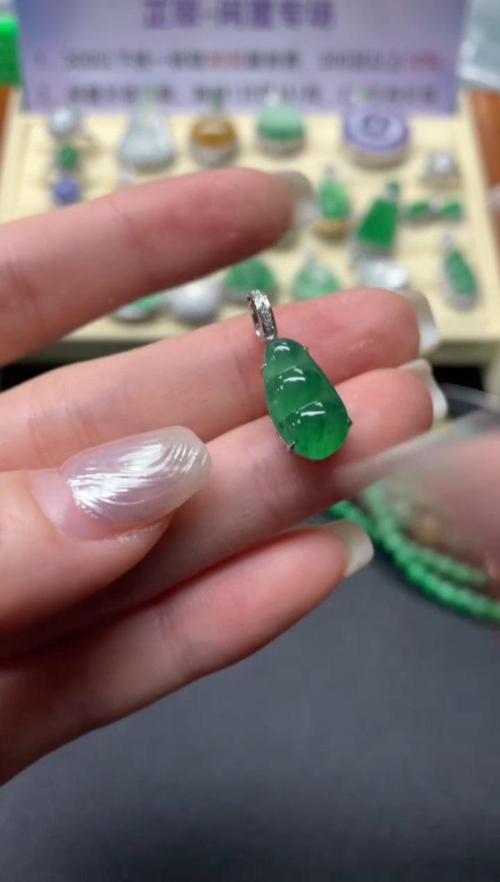 【闪购商品】翡翠吊坠(不含链)18K金镶嵌吊坠|2000+200