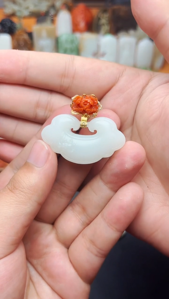 【闪购商品】和田玉颈饰18K金镶嵌锁01