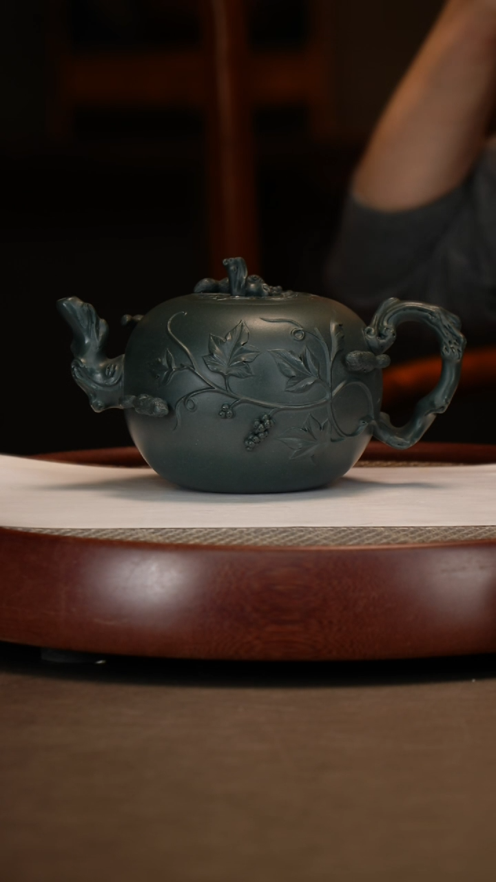 【闪购商品】紫砂茶壶大松鼠葡萄+绿泥松鼠葡萄杯两只松鼠葡萄画