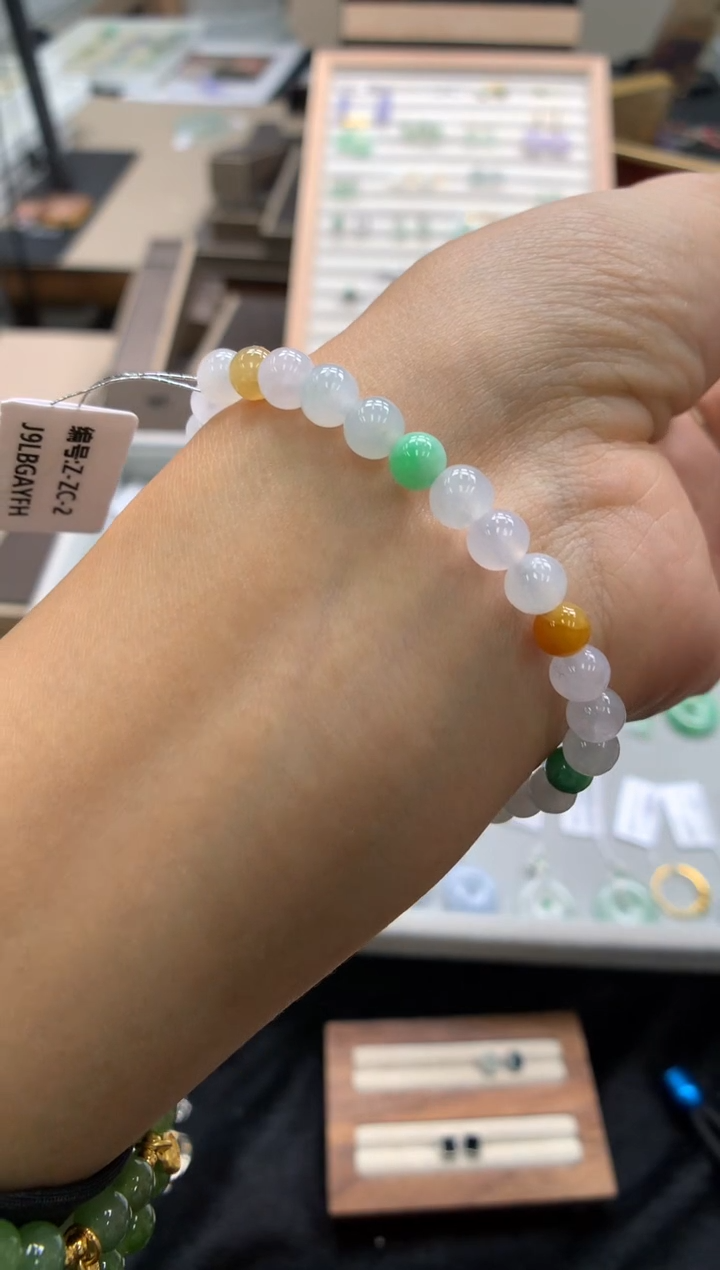 颈饰未镶嵌翡翠珠串