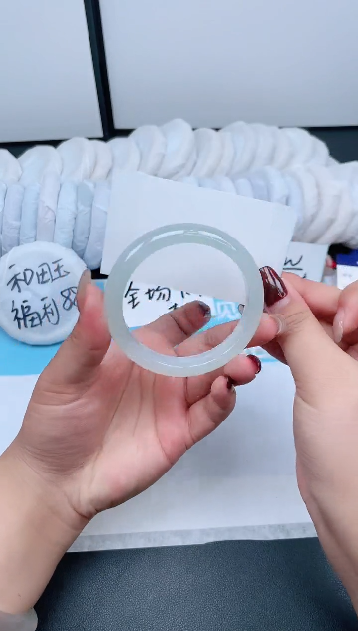 【闪购商品】石英质玉手镯未镶嵌153-57