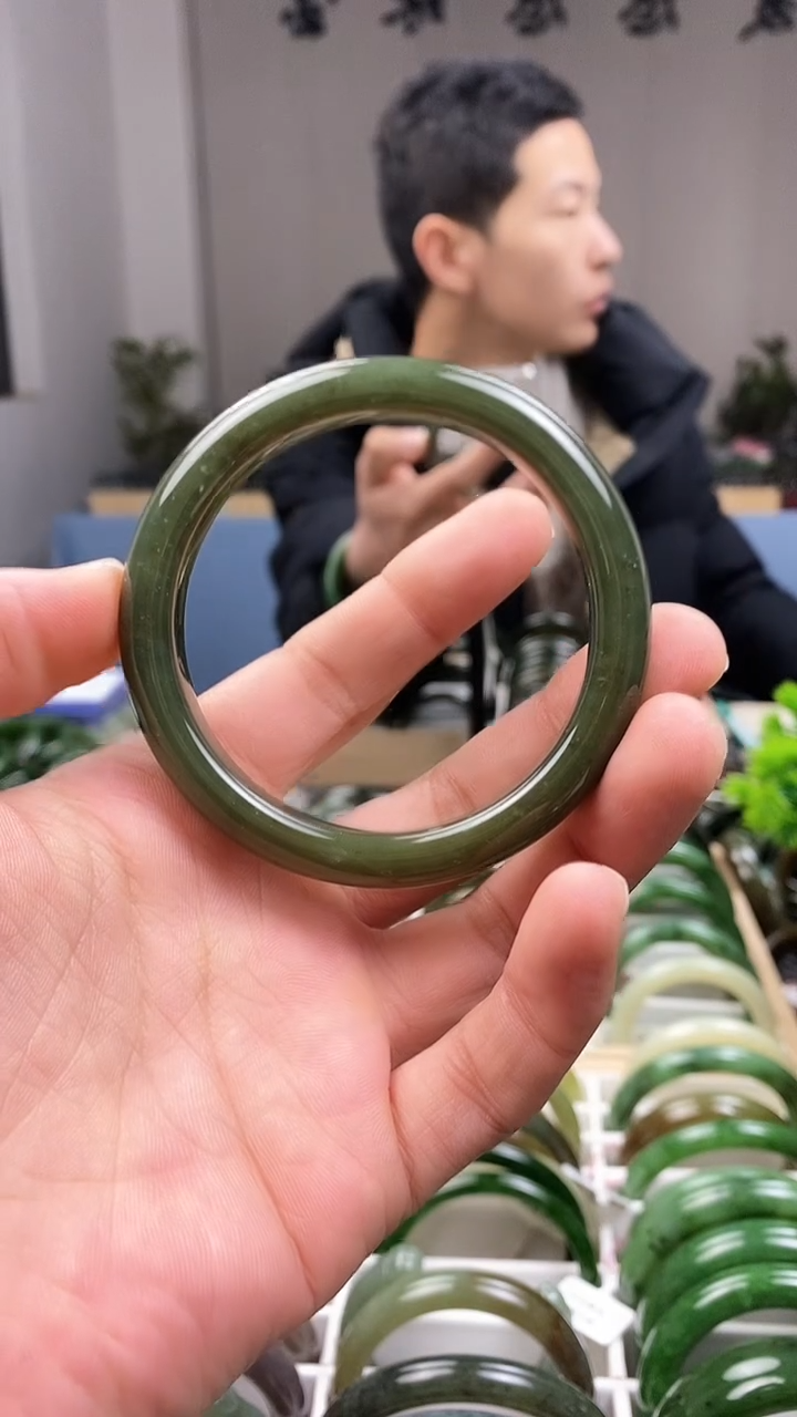 【闪购商品】和田玉手镯未镶嵌59