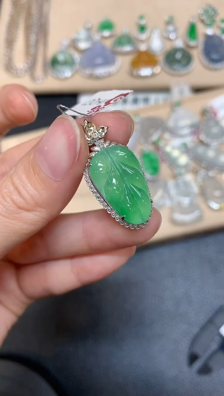 【闪购商品】翡翠颈饰18K金镶嵌树叶【无服务费