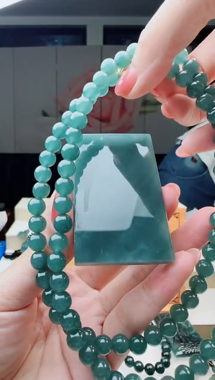 翡翠未镶嵌颈饰多样性发其中一