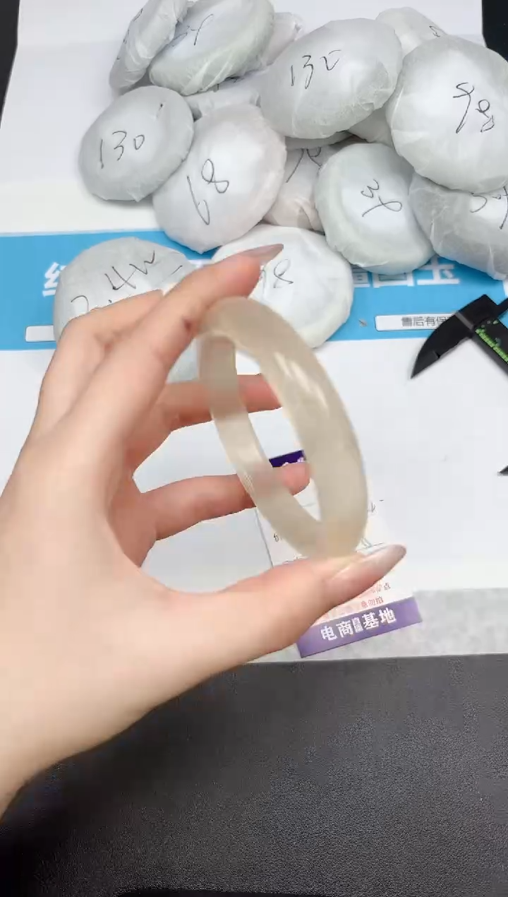 【闪购商品】石英质玉手镯未镶嵌125-58