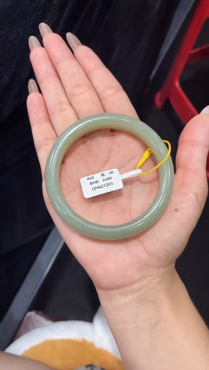 和田玉手镯未镶嵌新疆且末料青白玉62圈口上等和田玉手镯女
