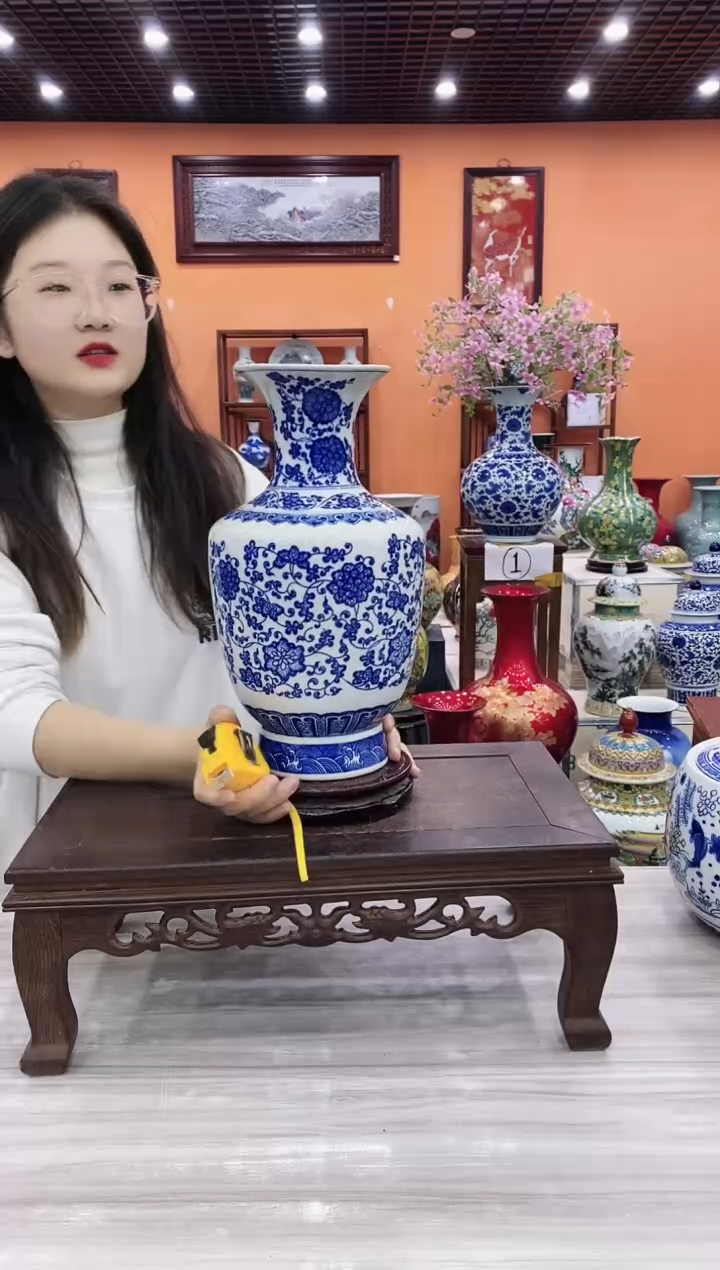 摆件青花缠枝莲棒槌瓶35*20+旋转底座