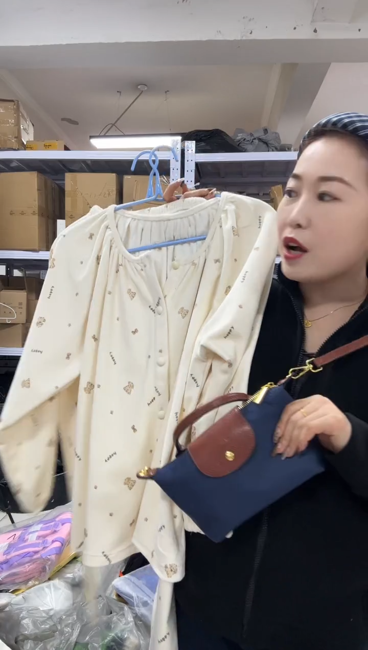 PU上车啦 宝宝们抓紧时间去下方链接拍吧l码睡衣一身