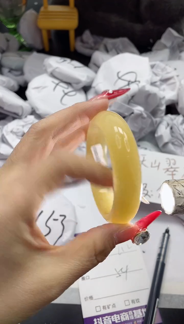 【闪购商品】石英质玉手镯未镶嵌212