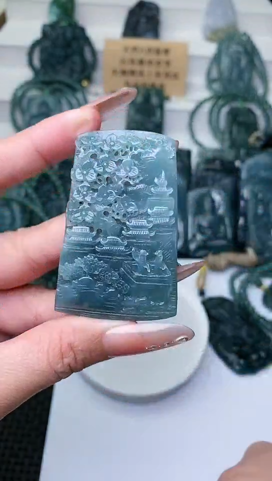 颈饰未镶嵌翡翠 