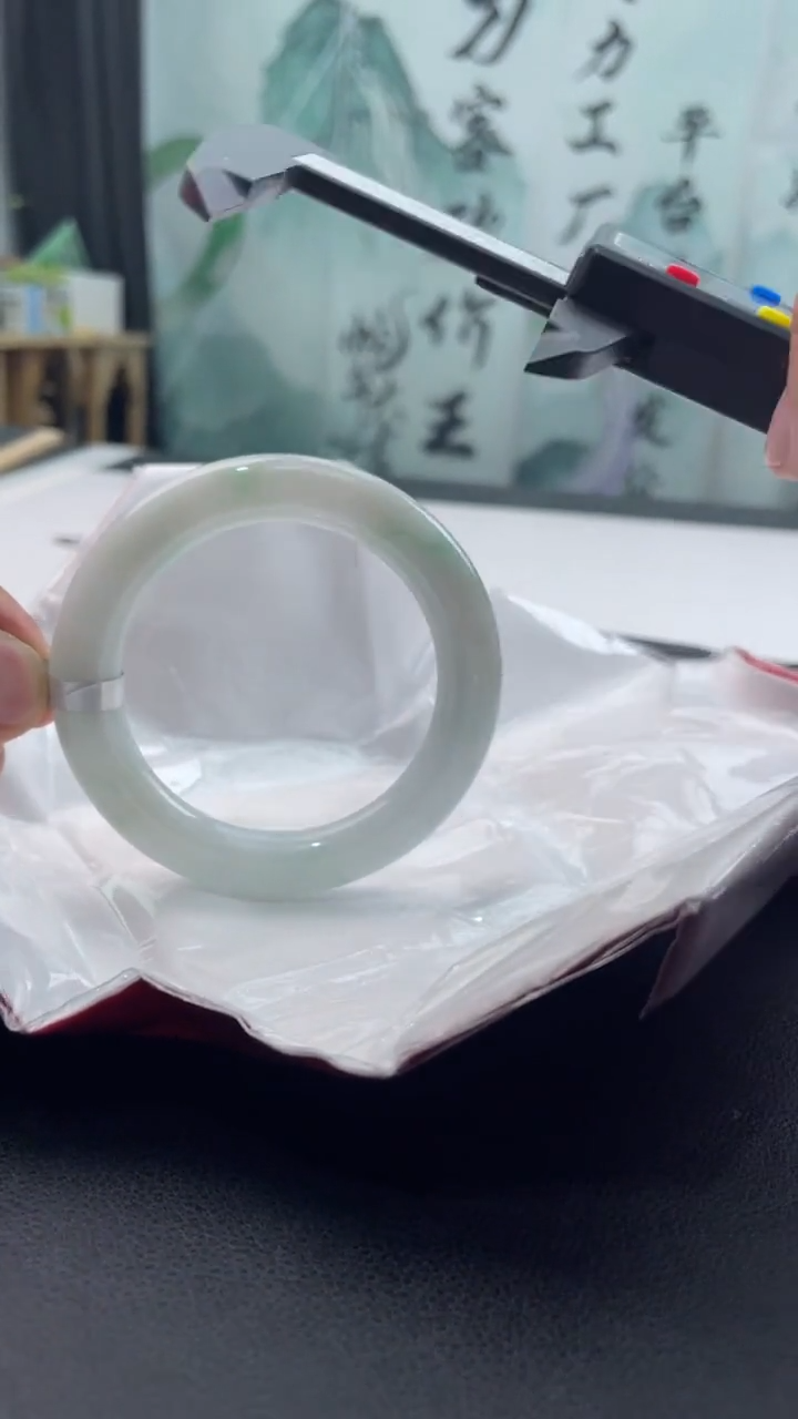 【闪购商品】翡翠手镯未镶嵌翡翠手镯18