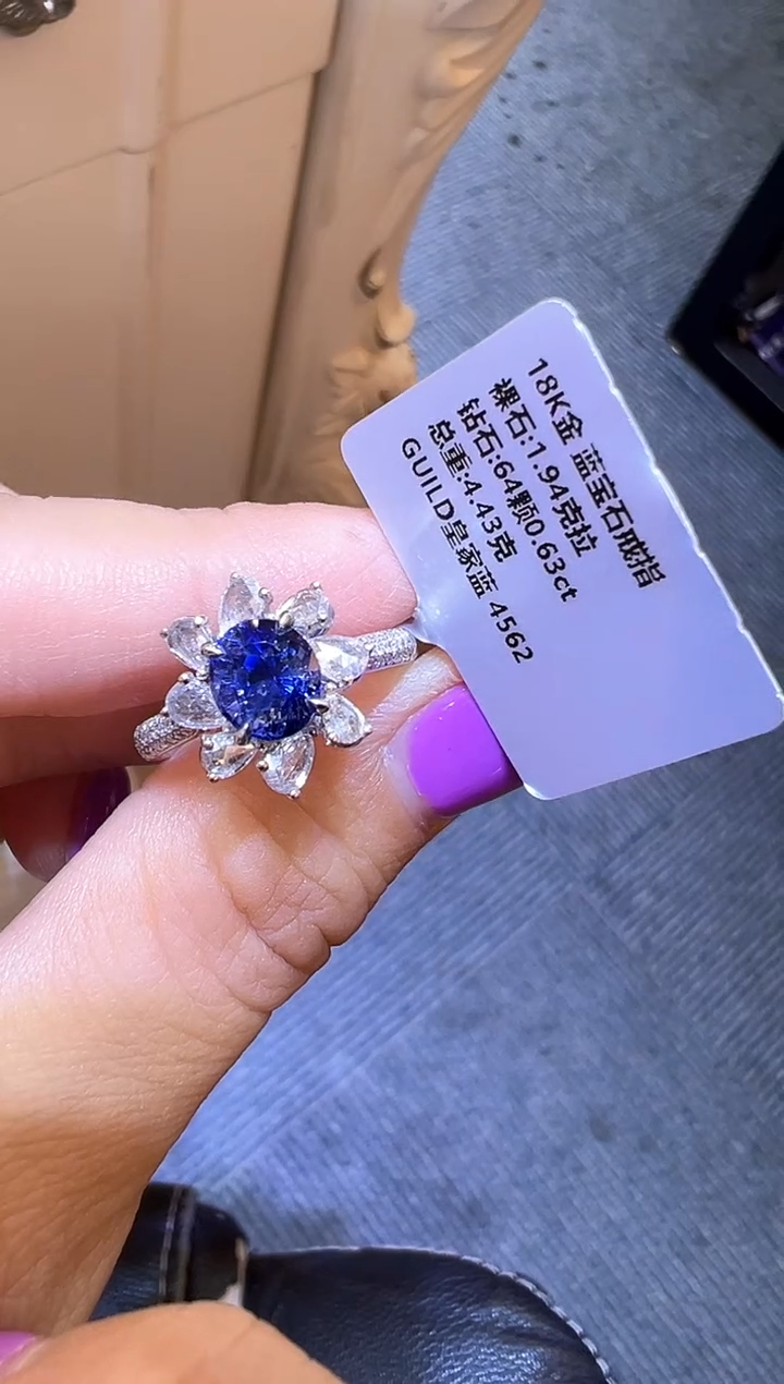 蓝宝石戒指18K金镶嵌     
