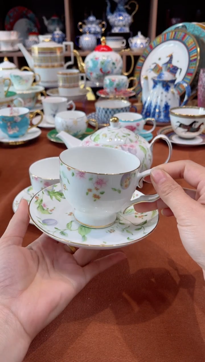 【闪购商品】瓷片甜梅1壶2杯碟······