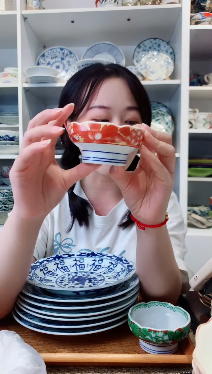 陶瓷红色高脚小碟