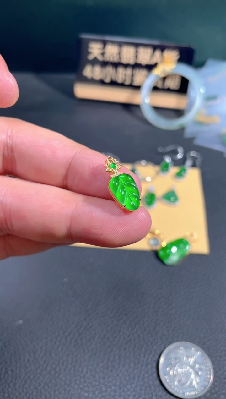 【闪购商品】翡翠颈饰18K金镶嵌翡翠