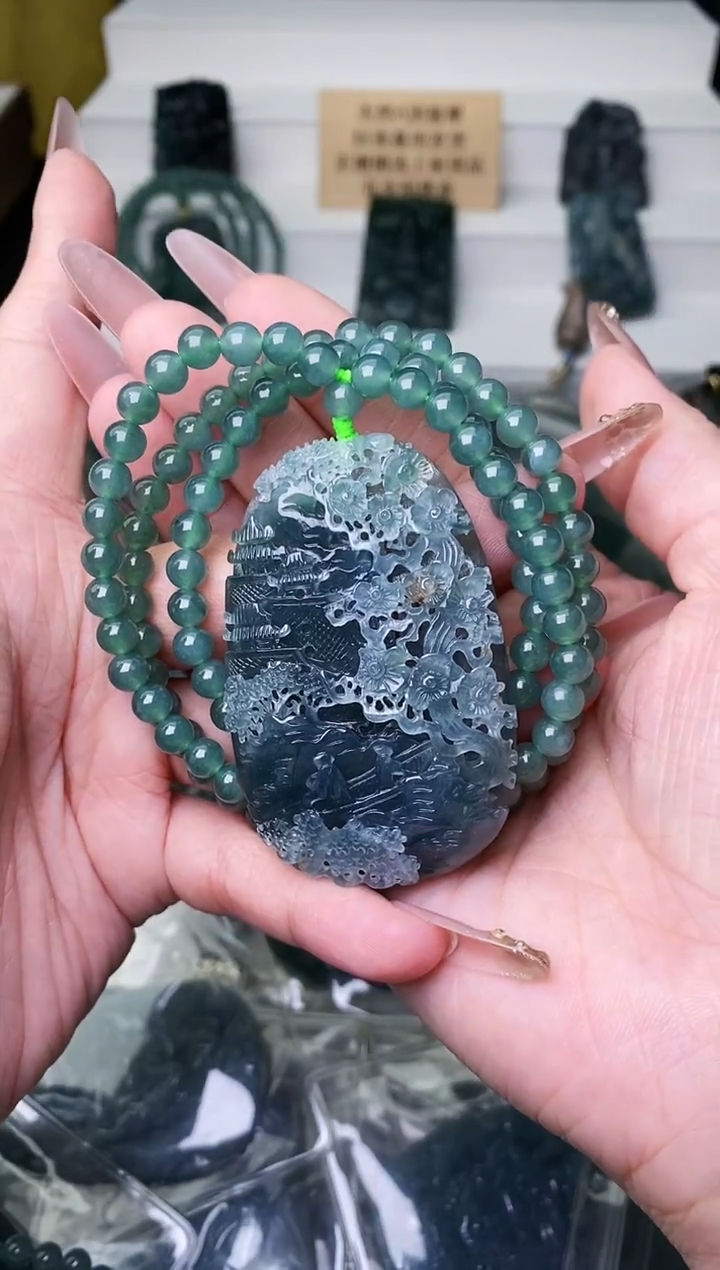 颈饰未镶嵌翡翠          