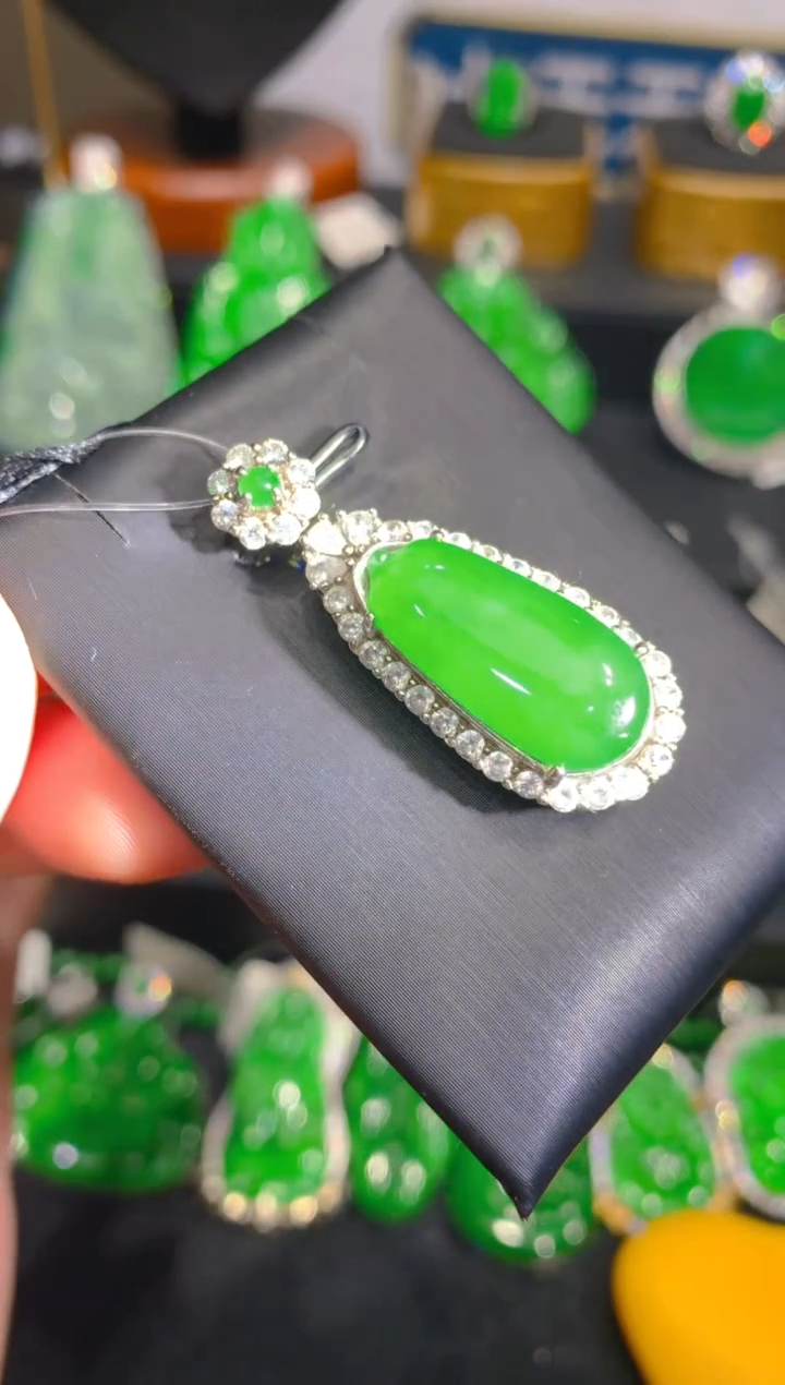 【闪购商品】翡翠颈饰银S925镶嵌34一季