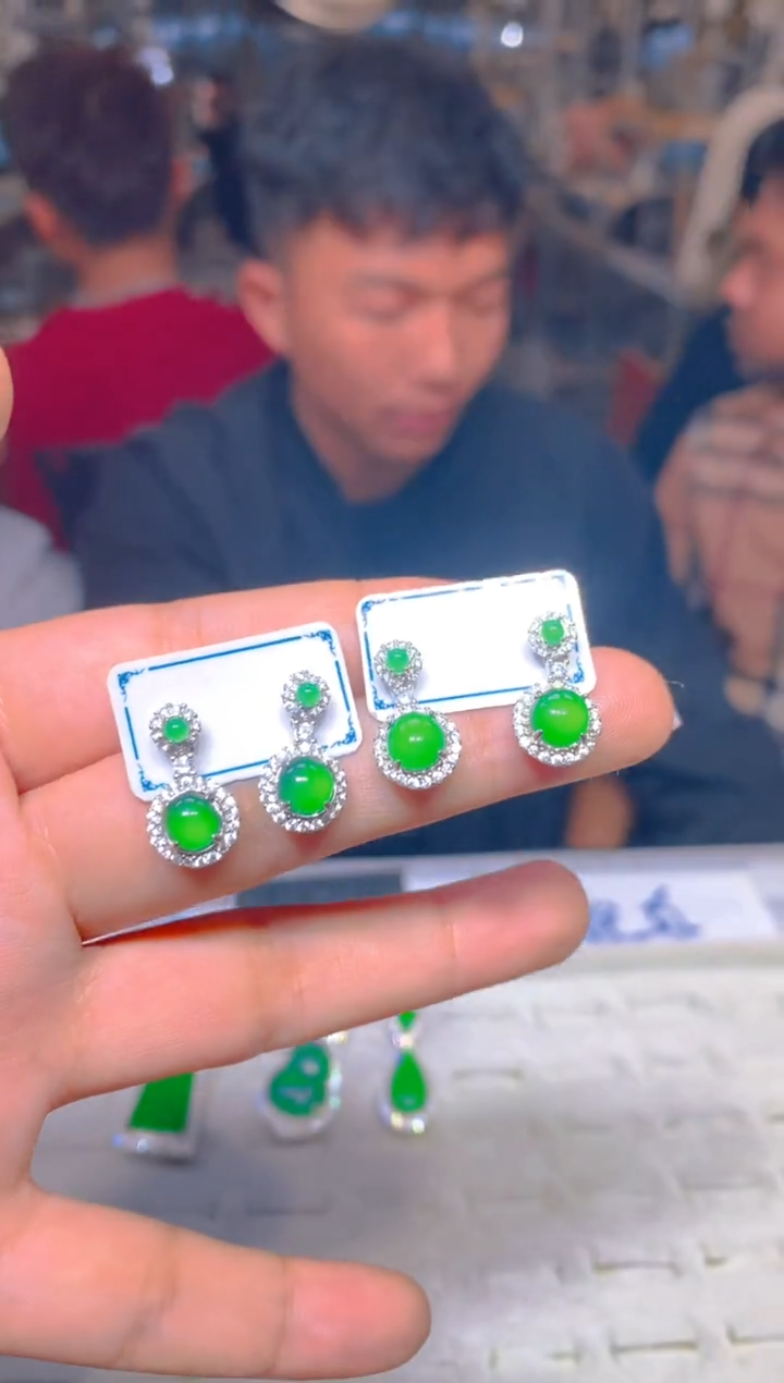 【闪购商品】定制翡翠未镶嵌76定制翡翠.多样性发货（发其一）