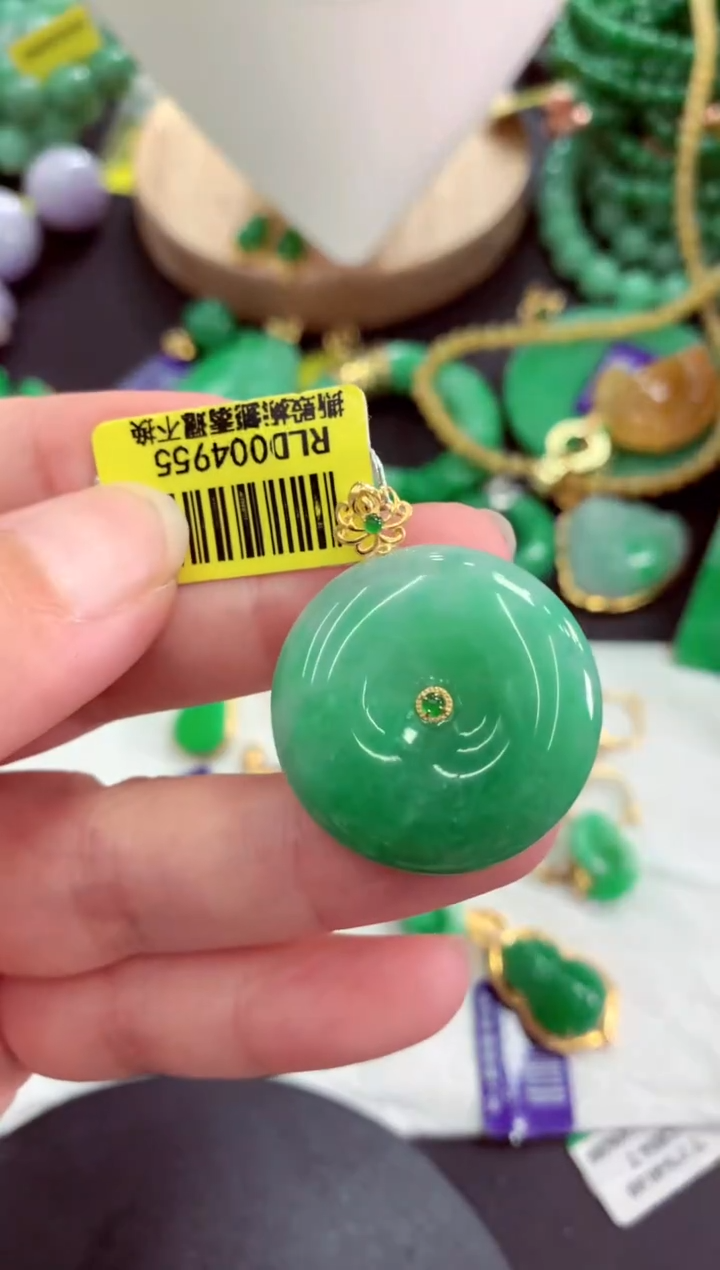 颈饰18K金镶嵌翡翠挂件