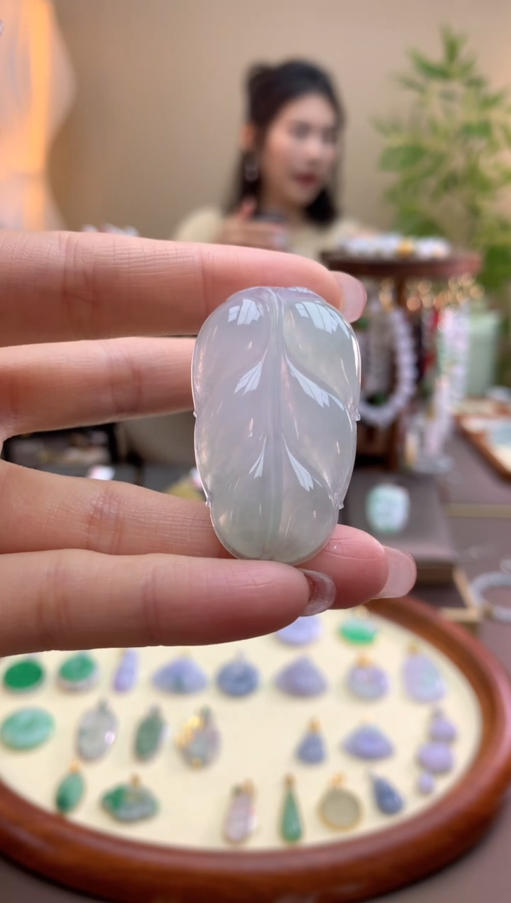 【闪购商品】翡翠未镶嵌颈饰叶子
