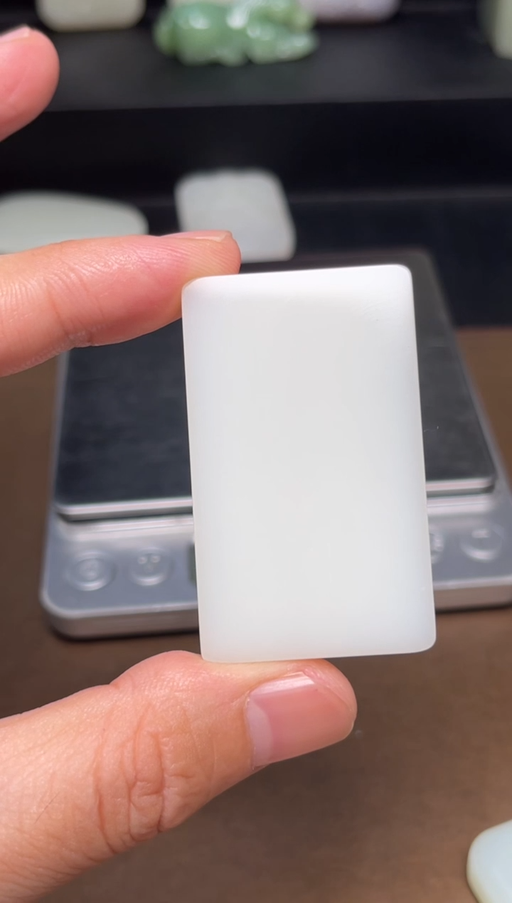 和田玉未镶嵌颈饰香****漫39 通