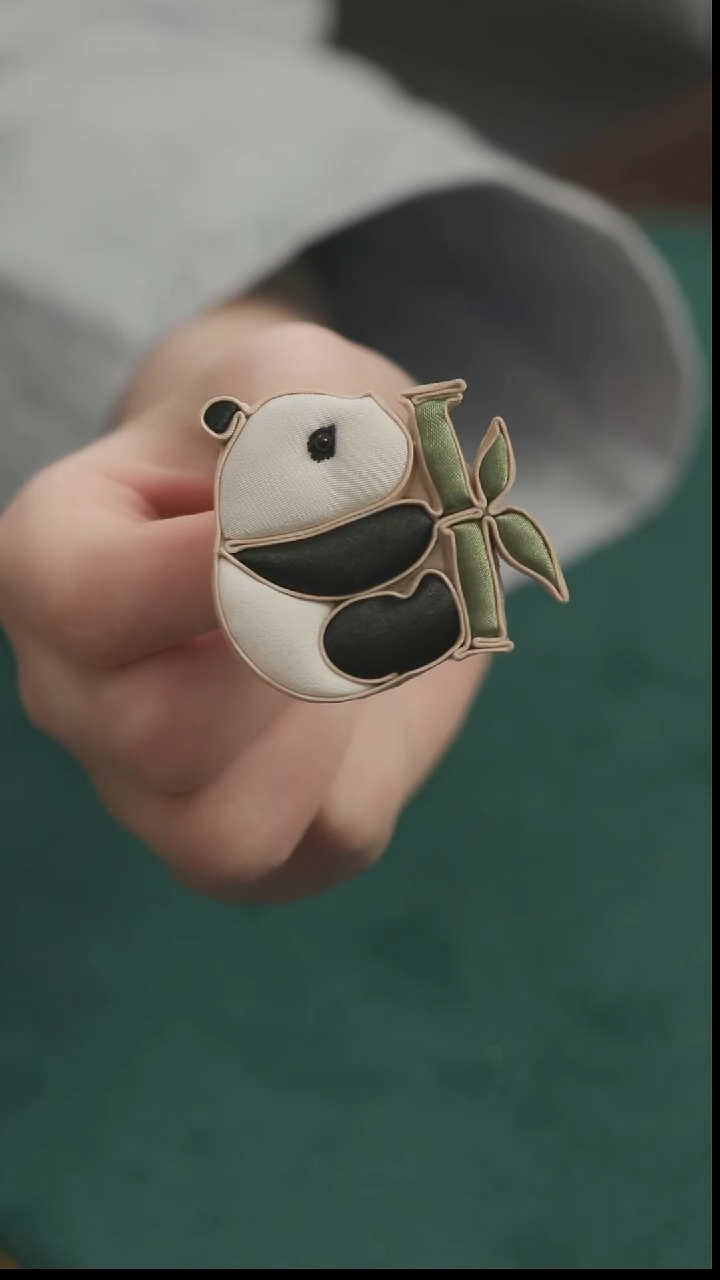 刺绣湘传礼盘扣胸针