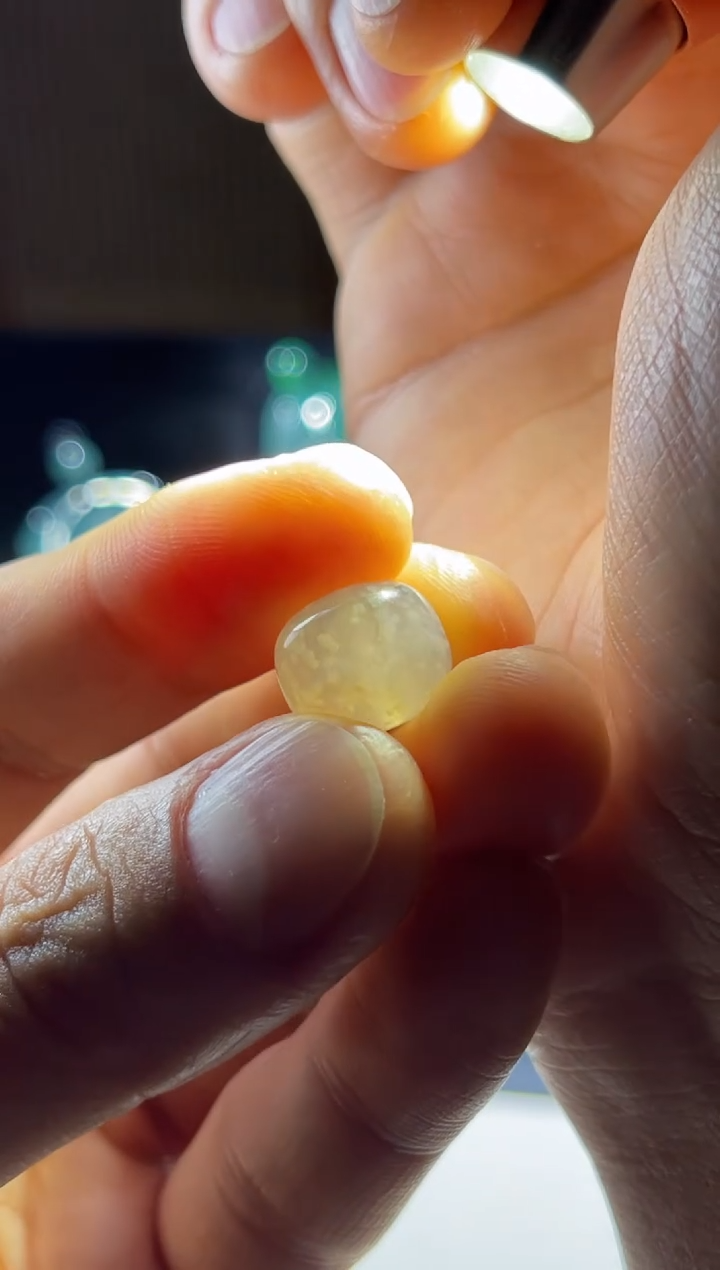 【闪购商品】翡翠未镶嵌挂件大牛正冰种冰黄雪花棉珠子02