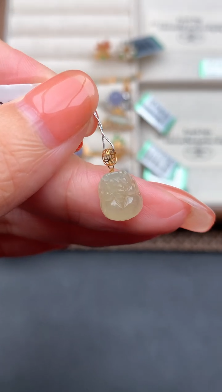 18K金镶嵌挂件翡翠1