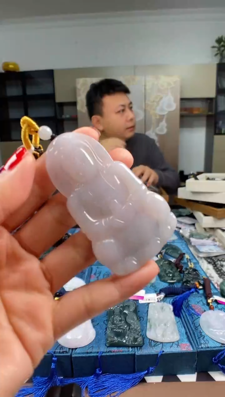 颈饰未镶嵌翡翠 多样性发其一