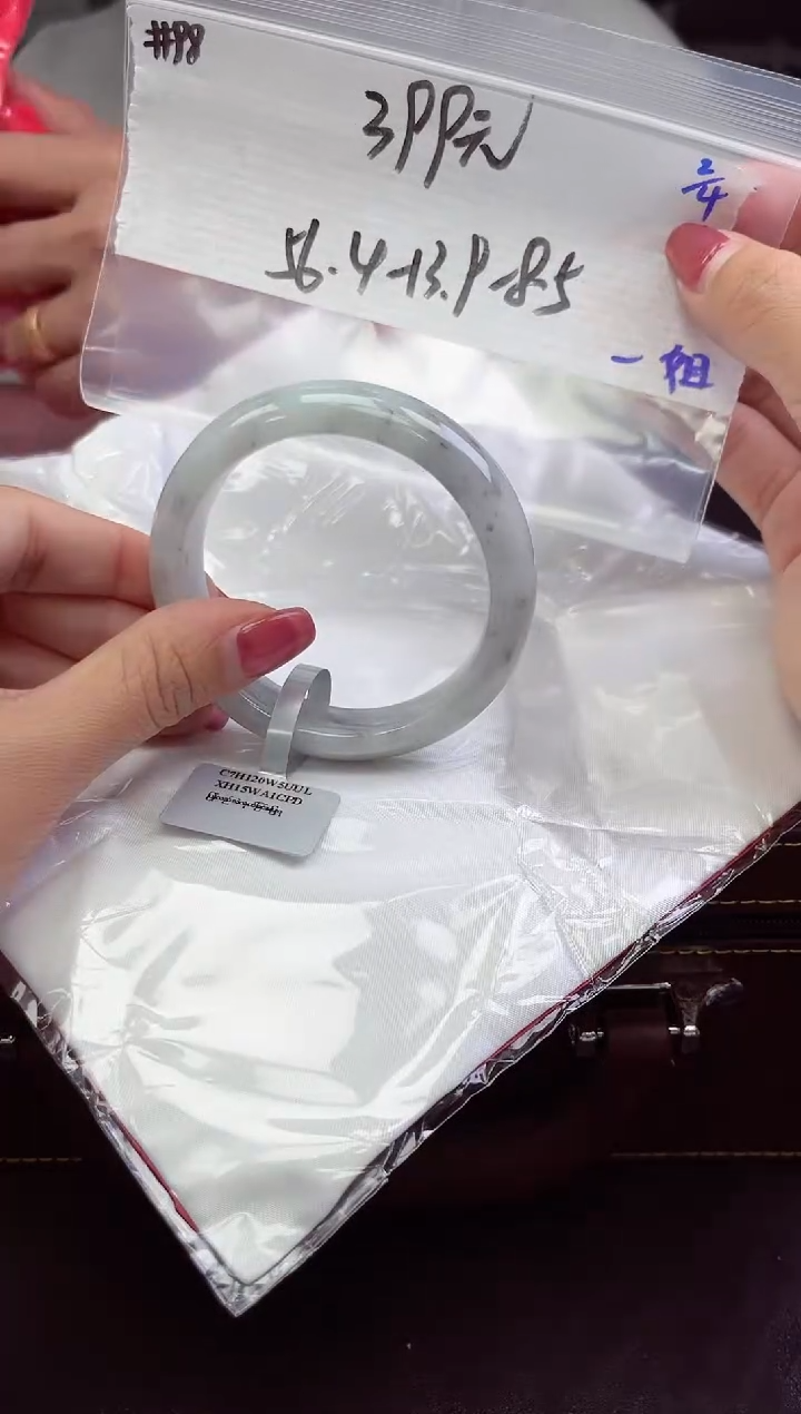 【闪购商品】翡翠手镯未镶嵌手镯   98