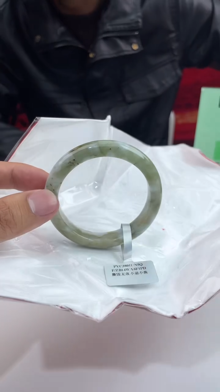 【闪购商品】翡翠手镯未镶嵌3翡翠手镯（微瑕）