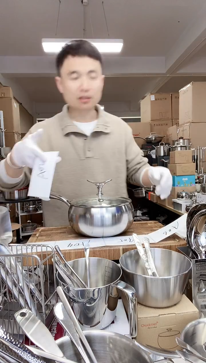 A02 微瑕18cm飞鱼苹果奶锅