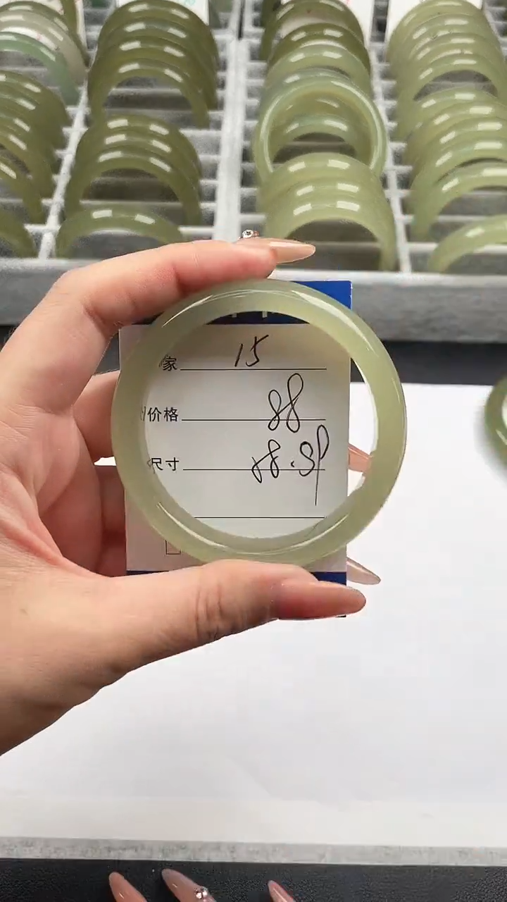 未镶嵌手镯石英质玉葡萄肉