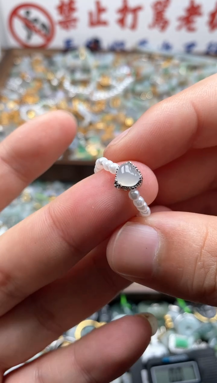 【闪购商品】翡翠颈饰未镶嵌哥哥