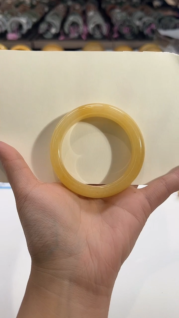 未镶嵌石英质玉（黄龙玉）手镯54圈口17