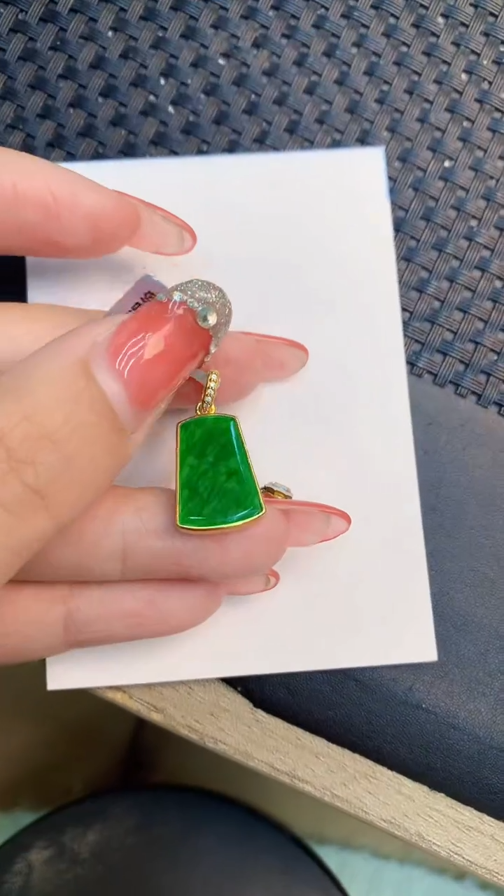 颈饰未镶嵌翡翠1