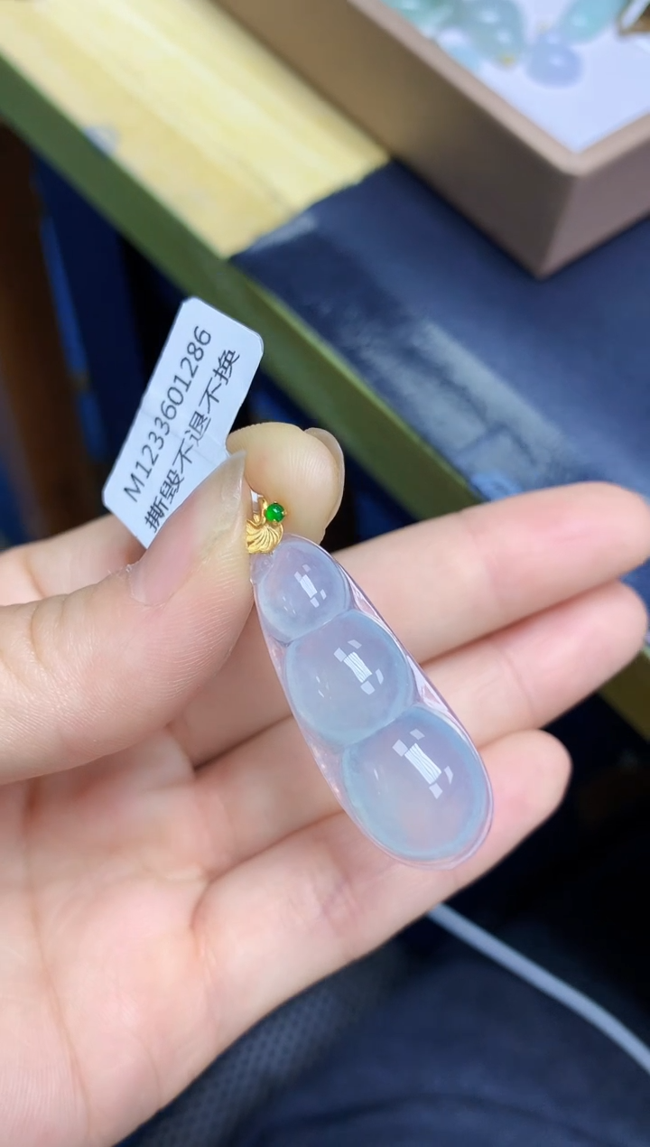 翡翠18K金镶嵌颈饰 天然翡翠A货