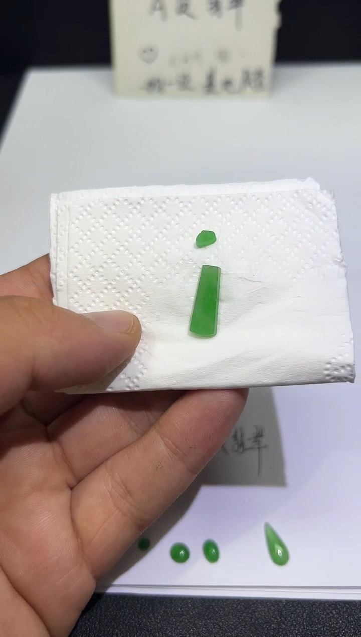 裸石翡翠缅甸A货翡翠一件